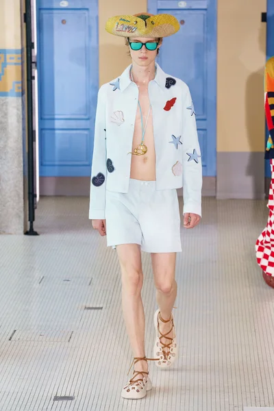 Look 50